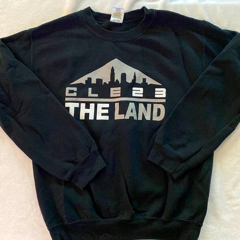 CLEVELAND black crew neck sweatshirt